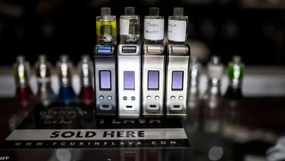 هل تسبب السجائر الإلكترونية التسمم؟.. طبيبة تجيب